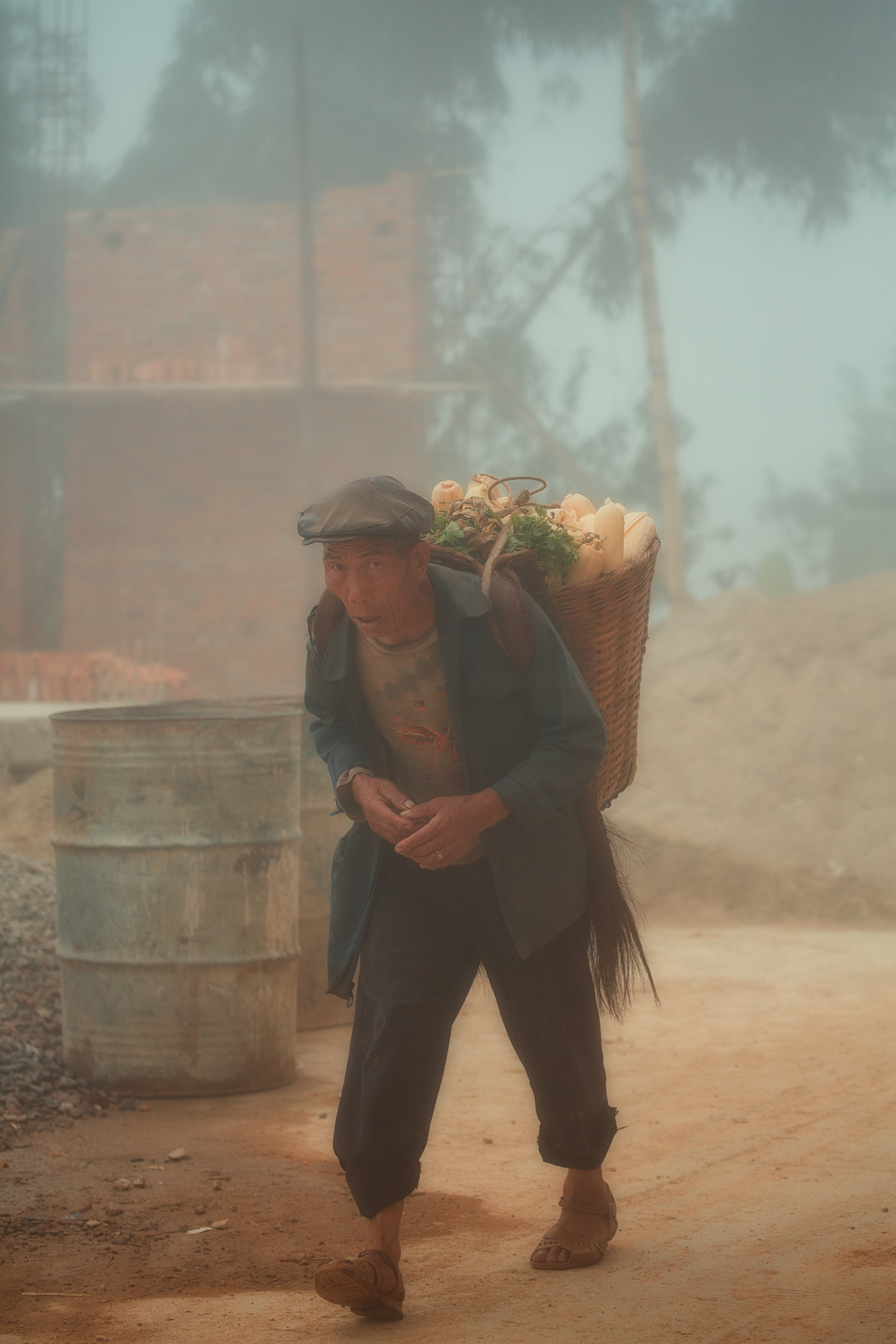 Farmer in the fog~ Yunnan
